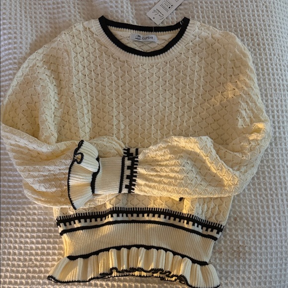 Cupshe Sweaters - Cupshe cream and black sweater.

Size small

New with tags